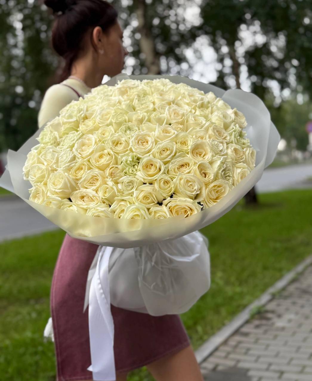Премиум букет из 101 белой розы